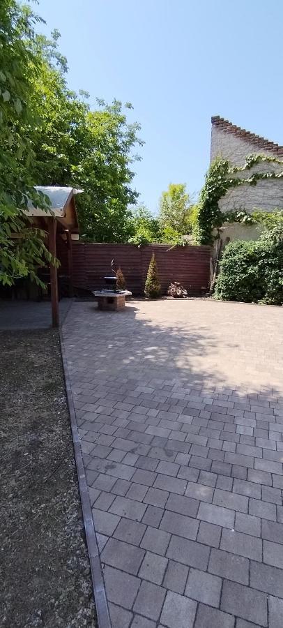 Levendula Apartmanhaz Hajdúszoboszló Exteriör bild