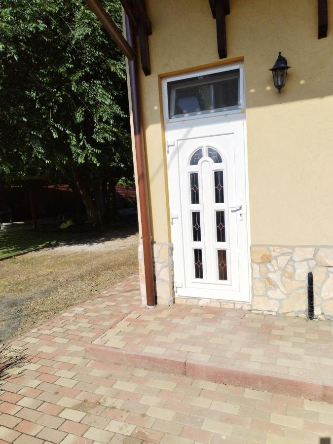Levendula Apartmanhaz Hajdúszoboszló Exteriör bild