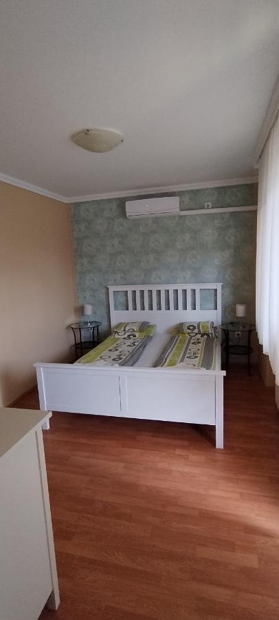 Levendula Apartmanhaz Hajdúszoboszló Exteriör bild