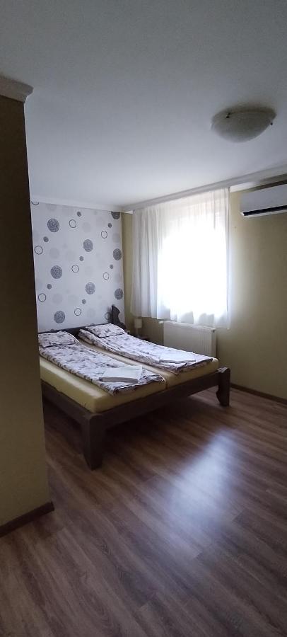 Levendula Apartmanhaz Hajdúszoboszló Exteriör bild