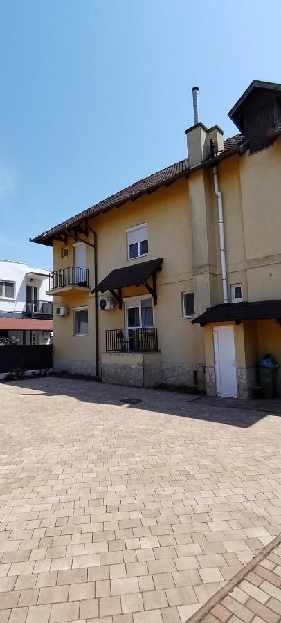 Levendula Apartmanhaz Hajdúszoboszló Exteriör bild
