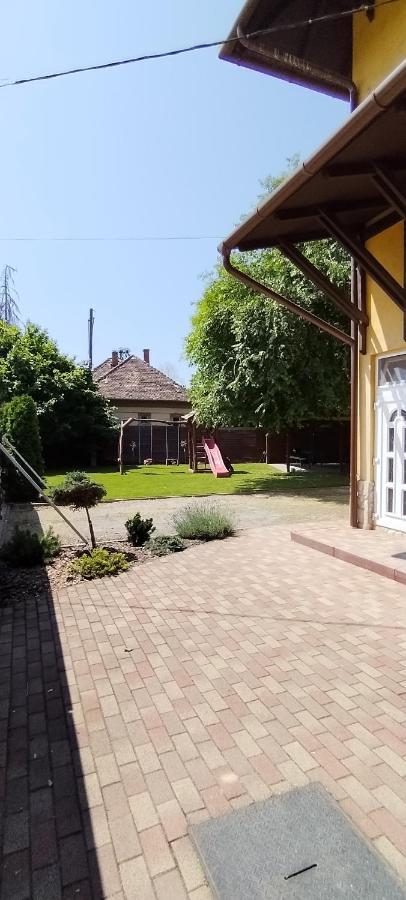 Levendula Apartmanhaz Hajdúszoboszló Exteriör bild