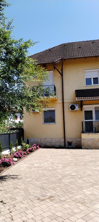 Levendula Apartmanhaz Hajdúszoboszló Exteriör bild