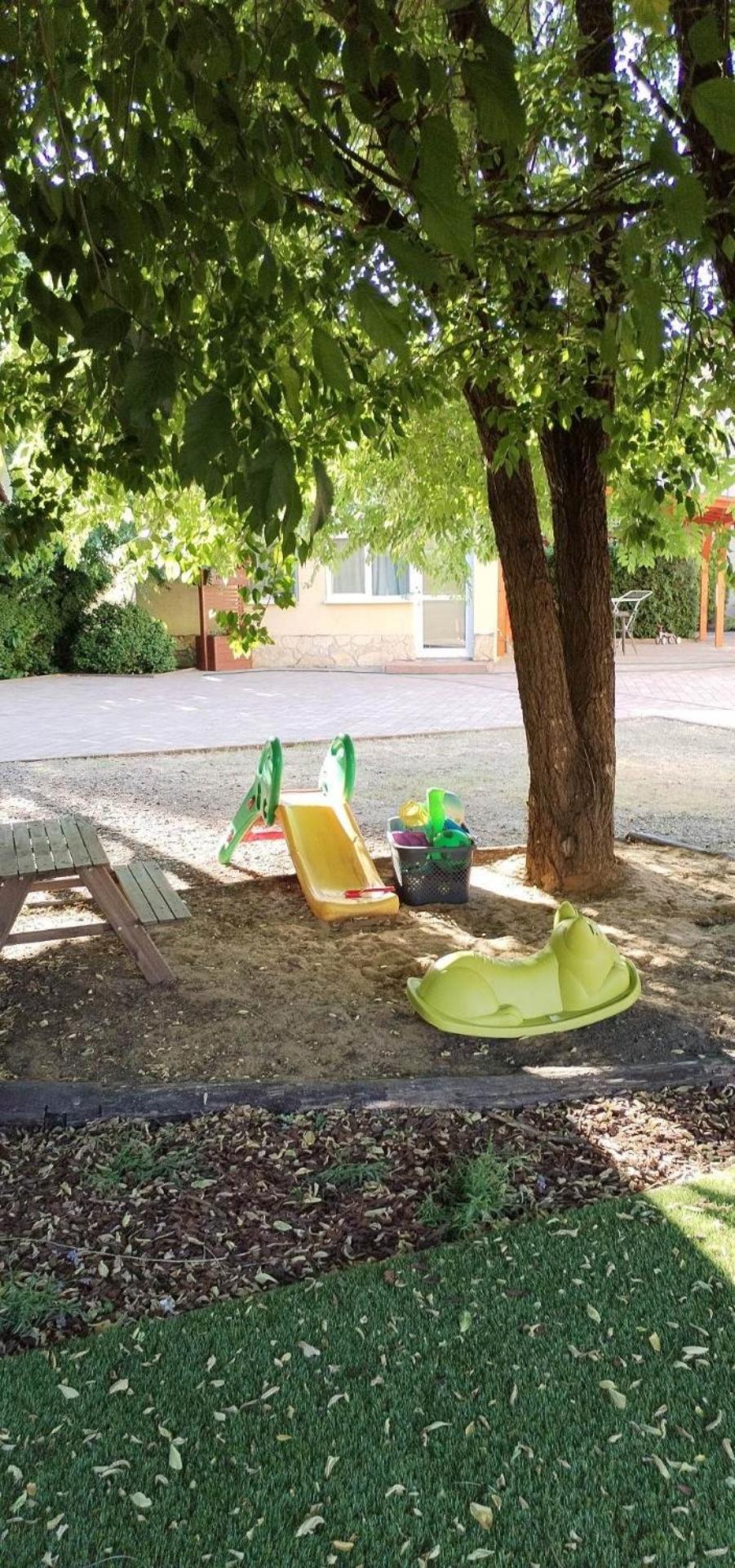 Levendula Apartmanhaz Hajdúszoboszló Exteriör bild